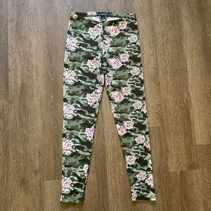 Derek heart large camouflage and floral leggings